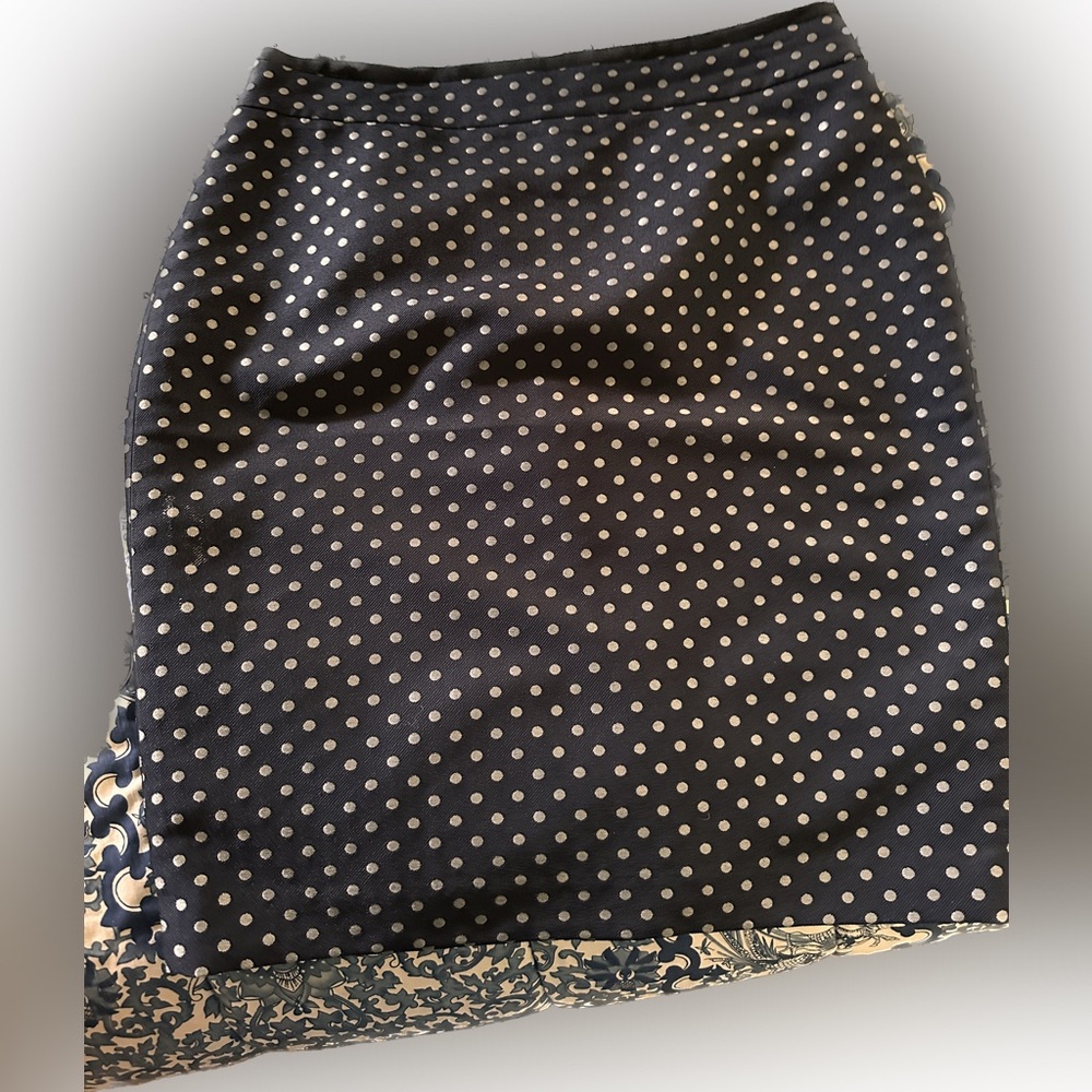 Ann Taylor size 12 lined skirt. Like New